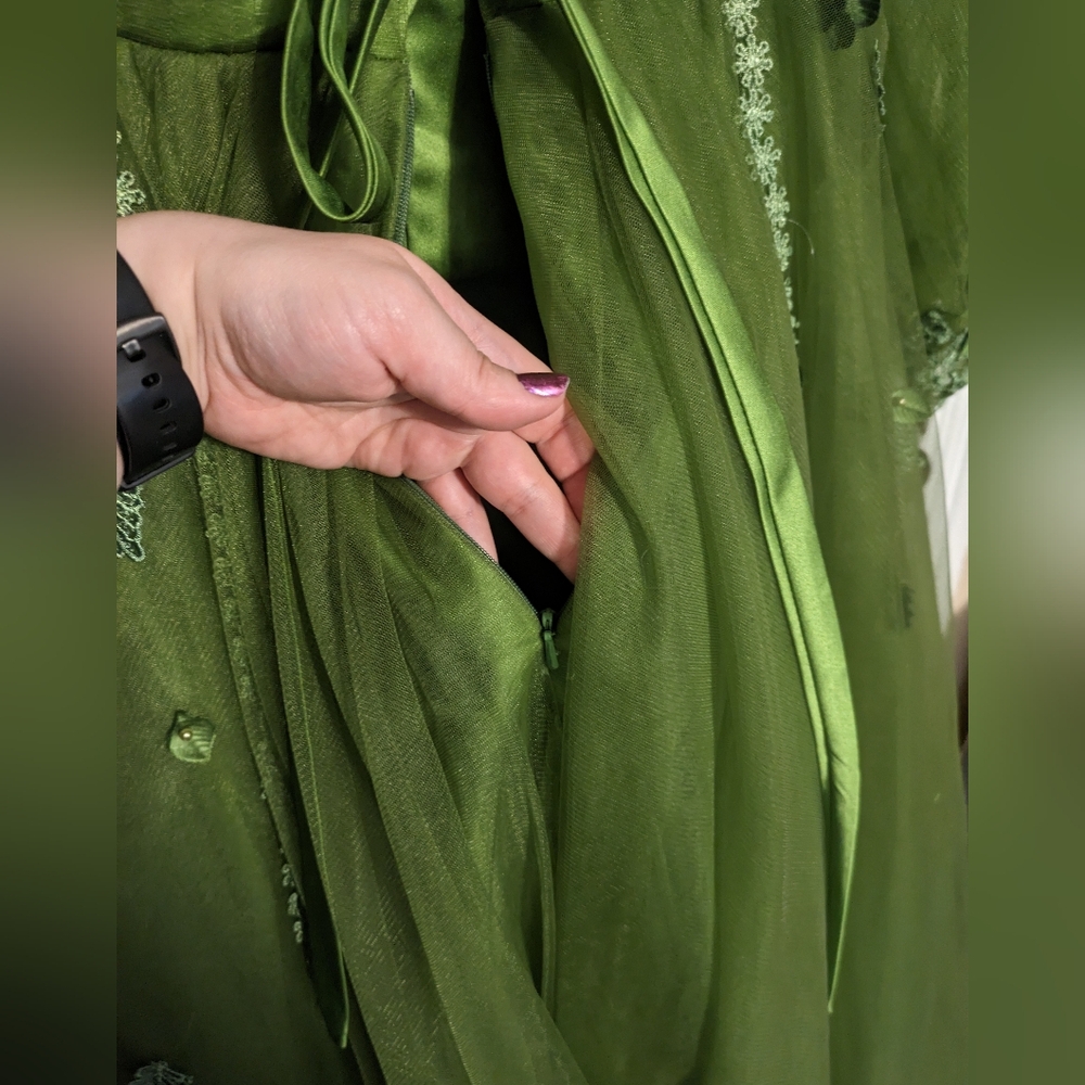 Elegant Olive Green Prom Dress with Floral Appliqué - Picture 10 of 12